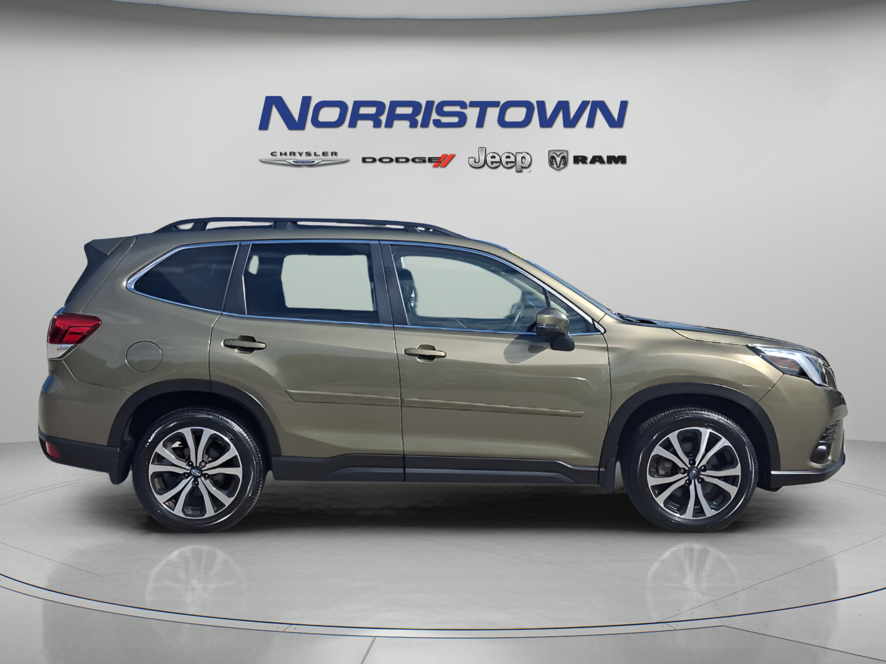 Used 2022 Subaru Forester Limited AWD/4WD image 7