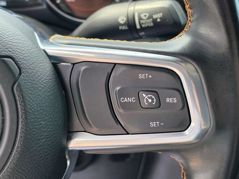 Used 2022 Jeep Gladiator Overland AWD/4WD image 18