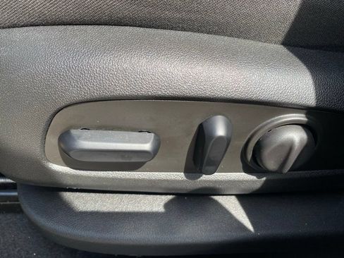 Used 2024 Chevrolet Equinox LT FWD image 11