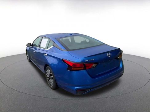 Used 2025 Nissan Altima 2.5 SV FWD image 11