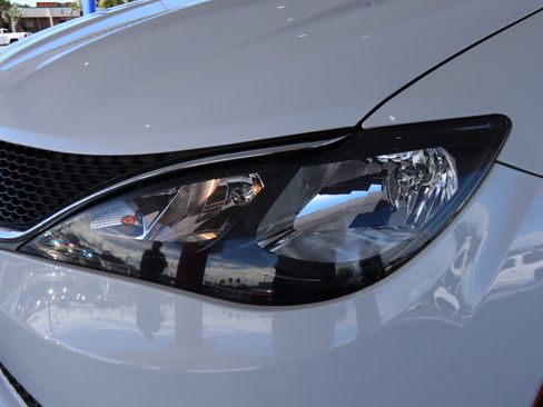 Used 2021 Chrysler Voyager Lxi image 39