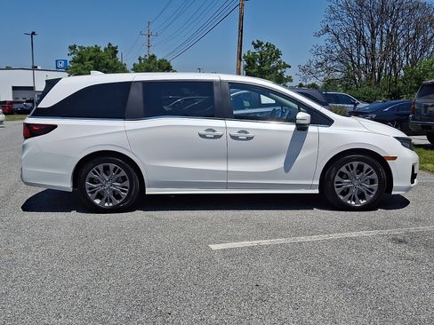 Certified 2025 Honda Odyssey Touring image 7