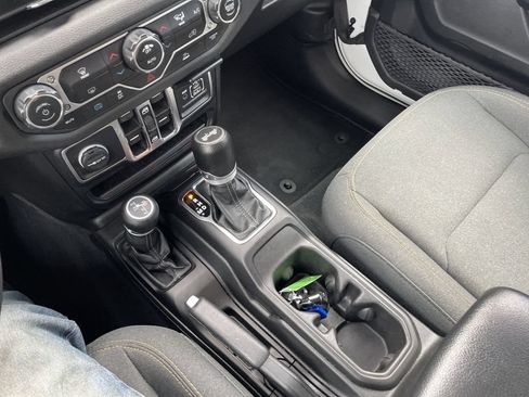 Used 2024 Jeep Wrangler Unlimited AWD/4WD image 21