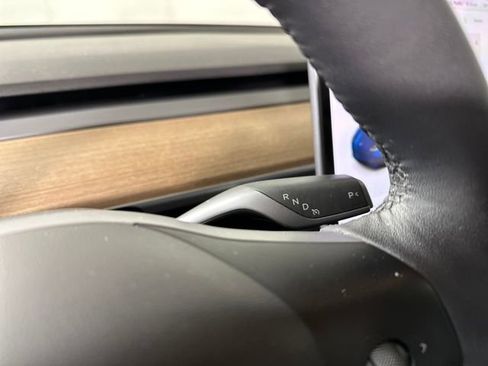 Used 2022 Tesla Model Y Long Range image 17