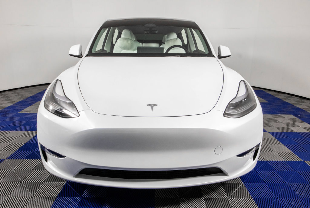 Used 2025 Tesla Model Y Performance AWD/4WD image 3