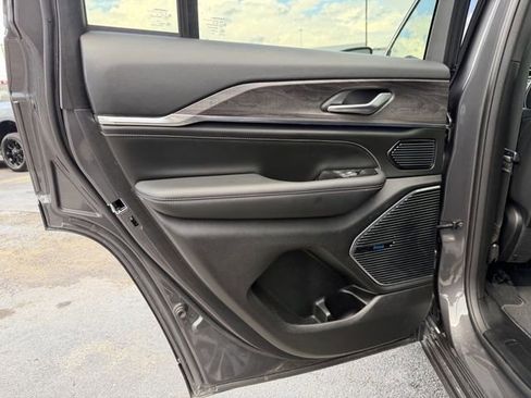 Used 2022 Jeep Grand Cherokee Overland w/ MOPAR Finishing Package AWD/4WD image 21