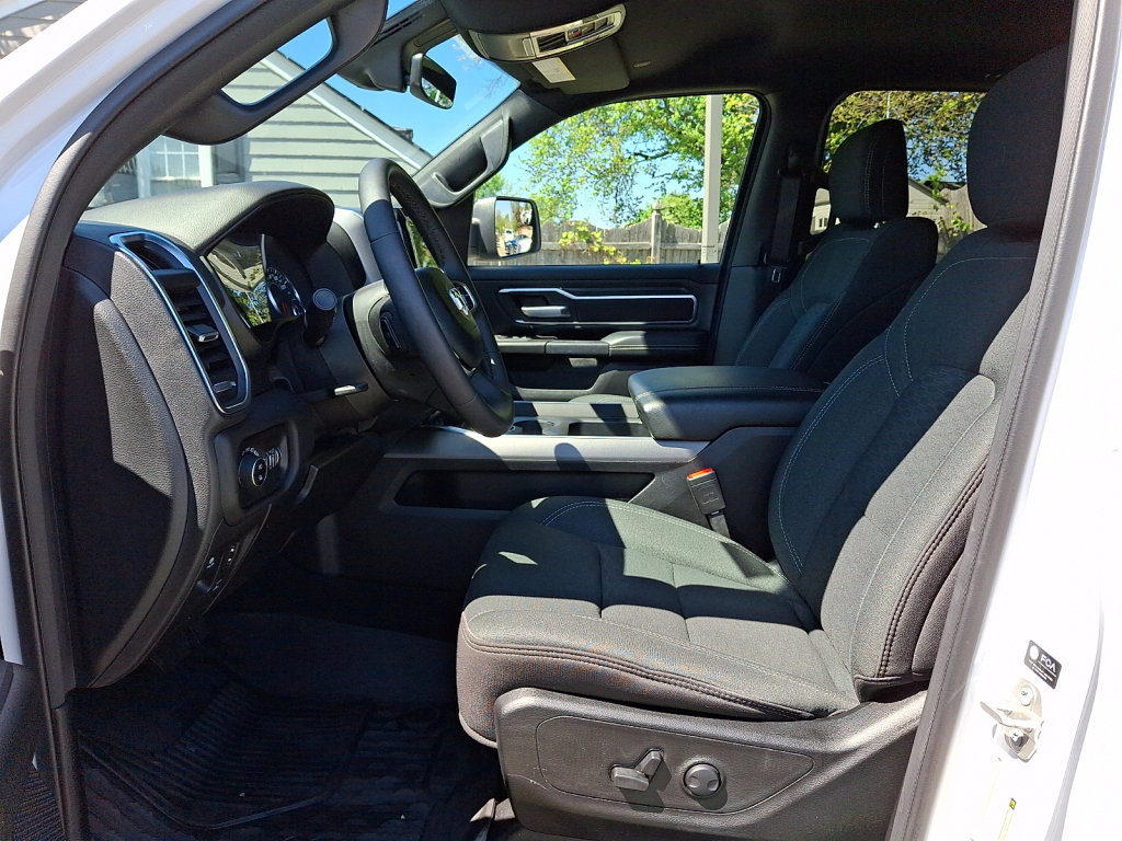Used 2025 RAM 1500 Big Horn AWD/4WD image 23