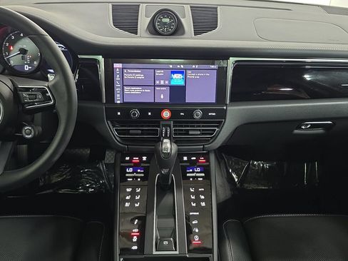 Certified 2025 Porsche Macan S AWD/4WD image 16