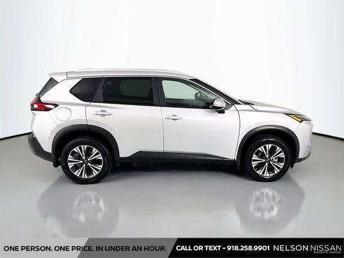 Used 2023 Nissan Rogue SV w/ SV Premium B Package FWD image 4