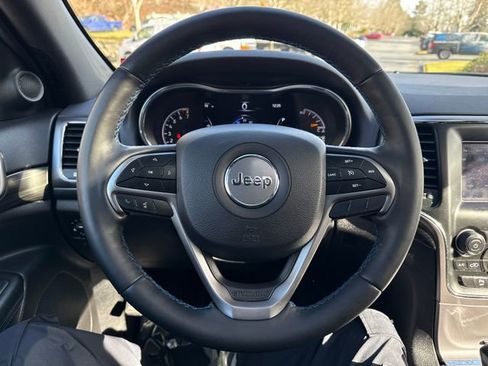 Used 2019 Jeep Grand Cherokee Laredo AWD/4WD image 18
