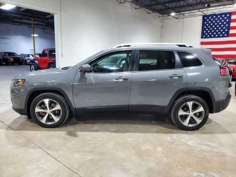 Used 2020 Jeep Cherokee Limited w/ Luxury Group FWD image 13