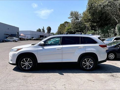 Used 2019 Toyota Highlander XLE AWD/4WD image 7