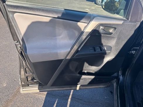 Used 2015 Toyota RAV4 LE image 10