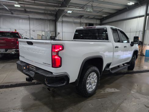 Used 2021 Chevrolet Silverado 2500 Custom w/ Custom Value Package image 3