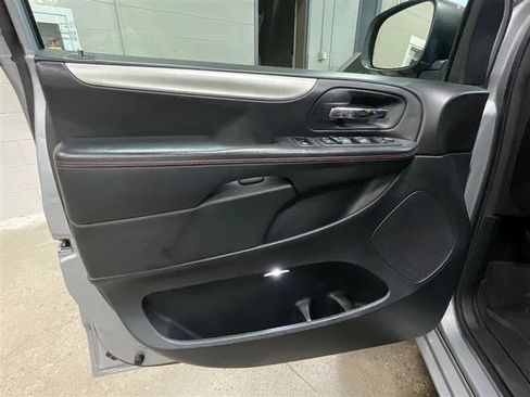 Used 2018 Dodge Grand Caravan GT FWD image 9
