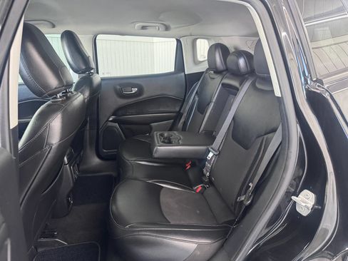 Used 2019 Jeep Compass Latitude FWD image 12