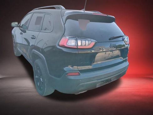 Used 2019 Jeep Cherokee Latitude Plus AWD/4WD image 2