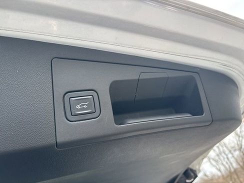 Used 2017 Cadillac XT5 FWD image 19