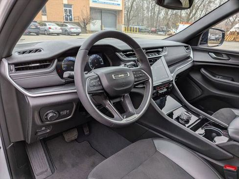 Certified 2023 Jeep Grand Cherokee Altitude AWD/4WD image 13