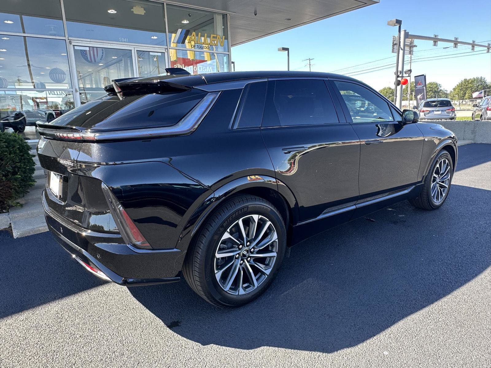 Used 2024 Cadillac Lyriq Sport AWD/4WD image 15