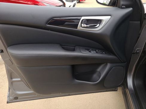 Used 2020 Nissan Pathfinder SV FWD image 18