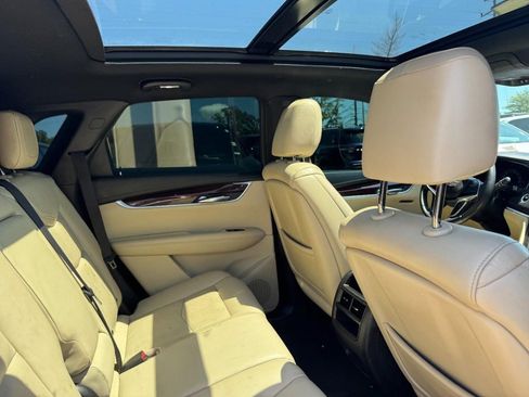 Used 2018 Cadillac XT5 Luxury w/ Driver Awareness Package FWD image 13