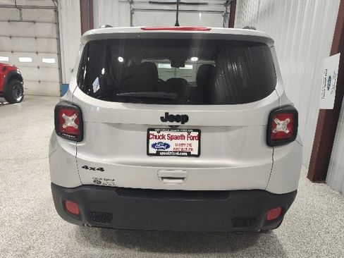 Used 2018 Jeep Renegade Altitude AWD/4WD image 7