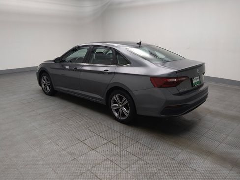 Used 2024 Volkswagen Jetta SE FWD image 3