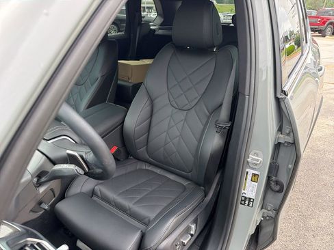 Used 2025 BMW X5 xDrive40i w/ Parking Assistance Package AWD/4WD image 12