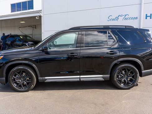 New 2025 Honda Pilot Touring image 9