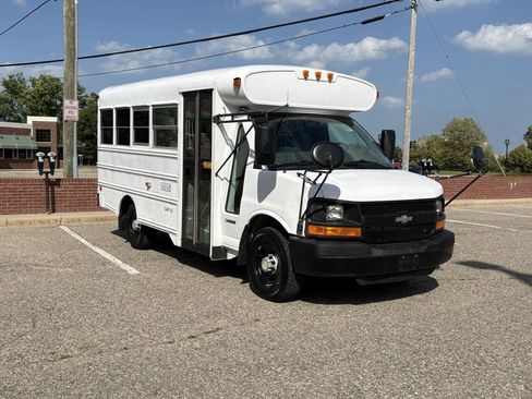 Used 2006 Chevrolet Express 3500 w/ School Bus Package RWD image 2