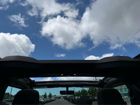 Used 2023 Jeep Wrangler Unlimited w/ Sun & Screen Package AWD/4WD image 12