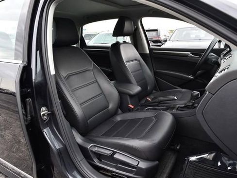 Used 2017 Volkswagen Passat 1.8T SE FWD image 21