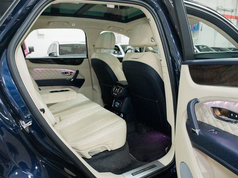 Used 2020 Bentley Bentayga V8 image 34