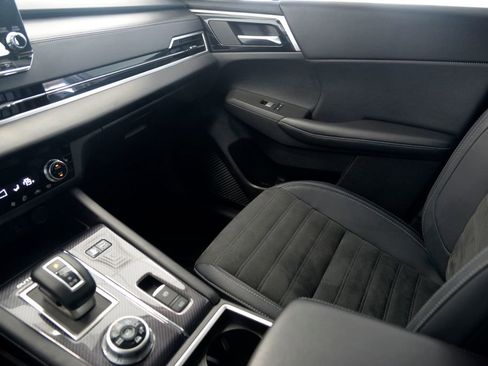 Used 2025 Mitsubishi Outlander SE image 27