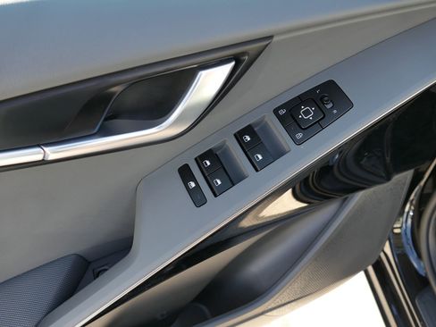 Certified 2025 Kia Niro EX image 13