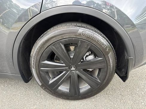 Used 2024 Tesla Model Y 2WD image 10