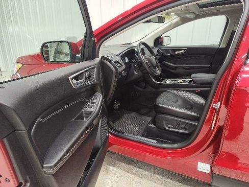 Used 2024 Ford Edge Titanium w/ Equipment Group 301A image 8