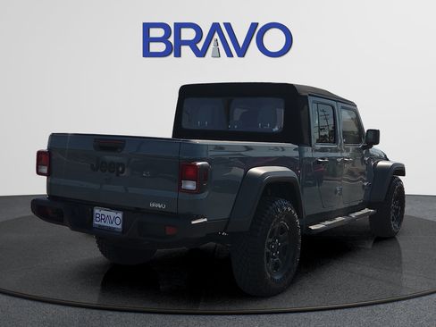 Used 2024 Jeep Gladiator Sport AWD/4WD image 4