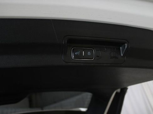 Used 2021 Ford Explorer Limited w/ Equipment Group 301A AWD/4WD image 35