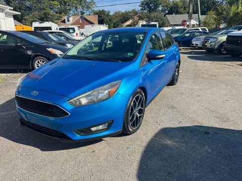 Used 2017 Ford Focus SEL image 2