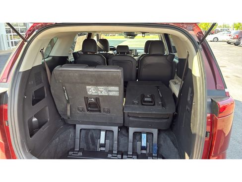 Used 2024 Kia Carnival LX FWD image 10