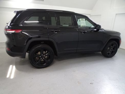 Certified 2023 Jeep Grand Cherokee Altitude AWD/4WD image 22