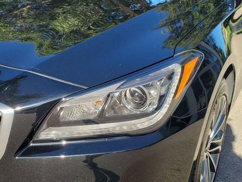 Used 2017 Genesis G80 3.8 RWD image 10
