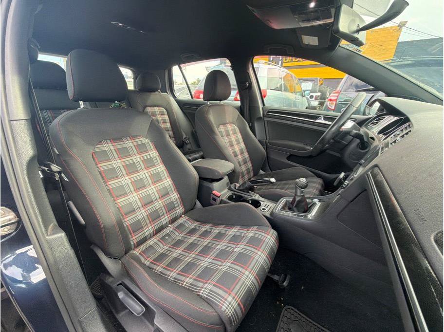 Used 2017 Volkswagen GTI SE FWD image 4