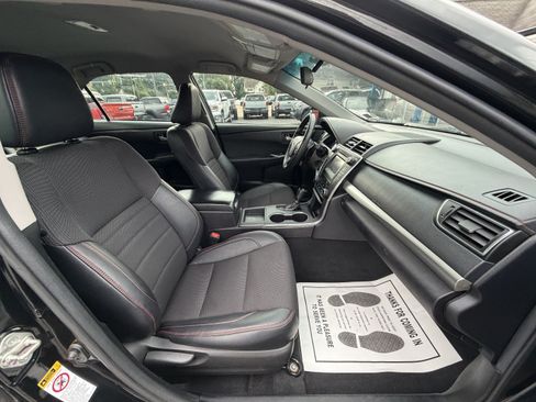 Used 2017 Toyota Camry SE FWD image 14