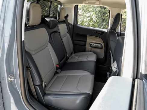 Used 2025 Ford Maverick Lariat w/ 4K Tow Package image 42