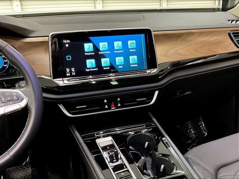 Certified 2026 Volkswagen Atlas SE w/ Panoramic Sunroof Package AWD/4WD image 8