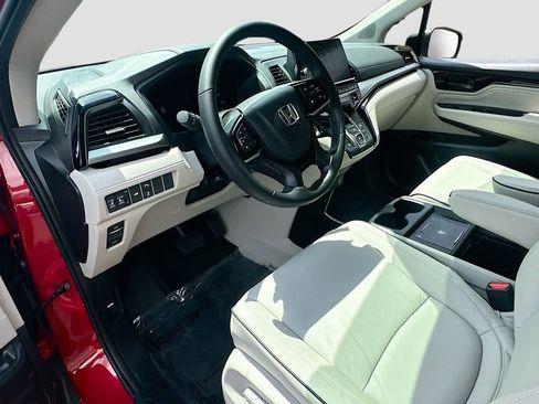 Used 2026 Honda Odyssey Touring image 9
