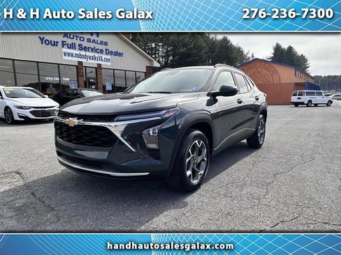 Used 2025 Chevrolet Trax LT w/ LT Convenience Package image 1